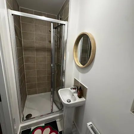 Julians Reen Close * Newport (Gwent)