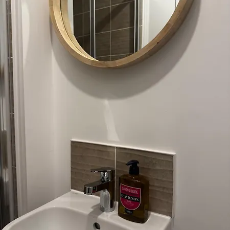 Homestay Julians Reen Close Newport (Gwent)