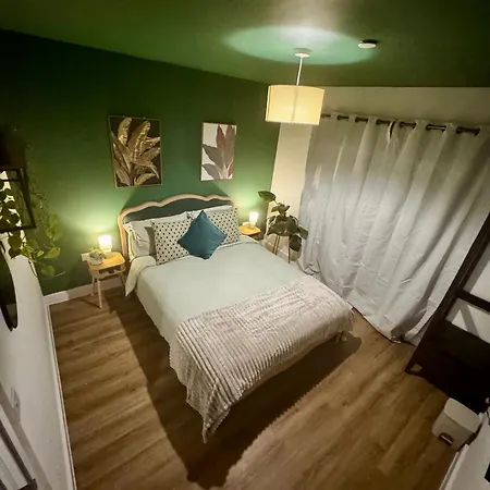 Homestay Julians Reen Close