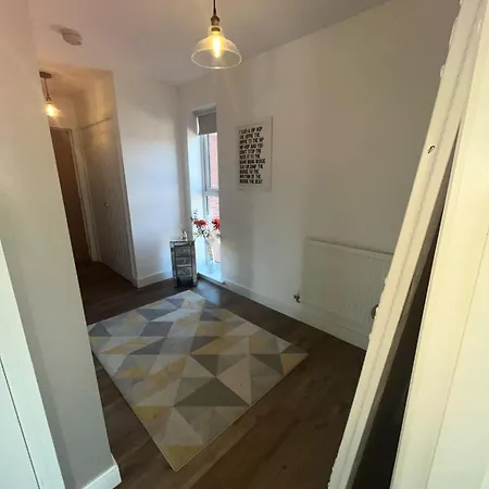 Luxury Riverside 2 Bedroomed With Balcony * Newport (Gwent)