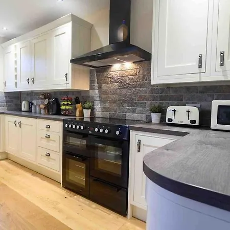 Beechwood House - Icc & Celtic Manor - Parking - Wifi *