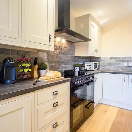 Holiday home Beechwood House - Icc & Celtic Manor - Parking - Wifi *