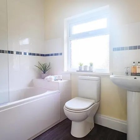 Beechwood House - Icc & Celtic Manor - Parking - Wifi Holiday home *