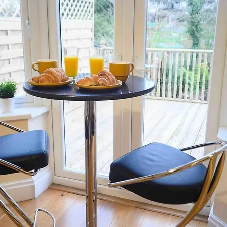 Beechwood House - Icc & Celtic Manor - Parking - Wifi *