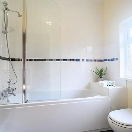 Beechwood House - Icc & Celtic Manor - Parking - Wifi Holiday home