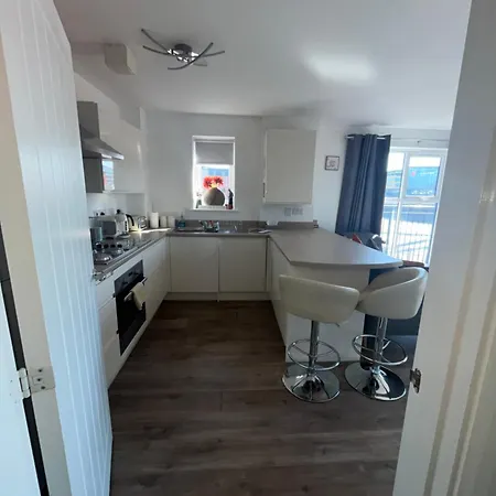 Luxury Riverside 2 Bedroomed With Balcony * Newport (Gwent)