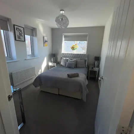 Apartment Luxury Riverside 2 Bedroomed With Balcony