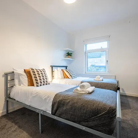 Dos Road - Street Parking - Wifi Apartment Newport (Gwent)