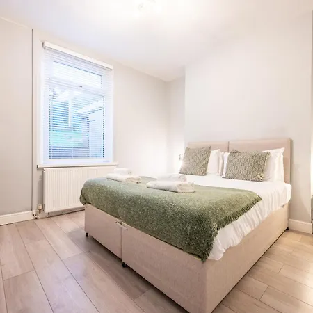 Apartment Dos Road - Street Parking - Wifi *