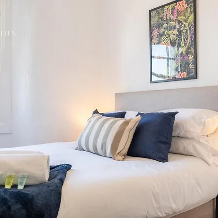 Apartment New - Stylish 4-bed - Free Parking