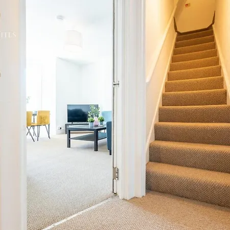 Apartment New - Stylish 4-bed - Free Parking Newport (Gwent)