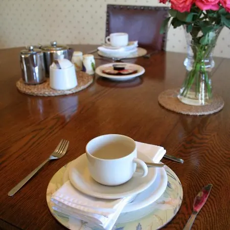 Hazel Court 4*