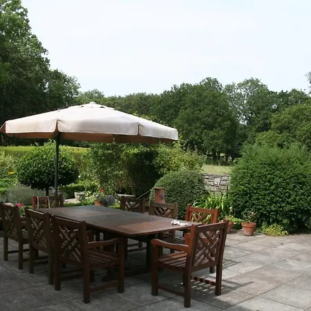 Hazel Court 4*