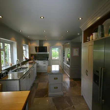 Hazel Court Bed & Breakfast Newport (Gwent)