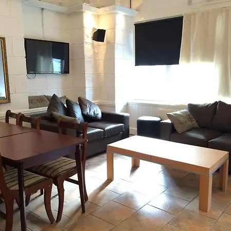 Victoria Hotel 4*