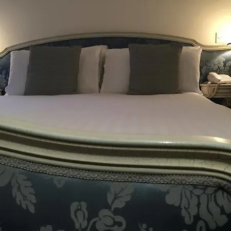The Priory 4* Newport (Gwent)