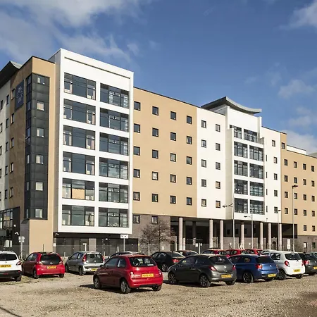 Student Village Apartment *
