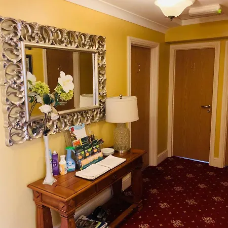 Guest house Milton Hotel Llanwern Village 3*