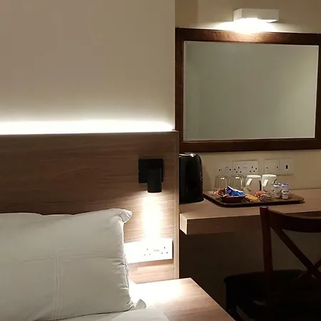 Metro Hotel