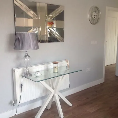 Luxury Riverside 2 Bedroomed With Balcony Apartment