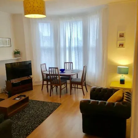 Spacious 2 Bedroom With Free Parking - Jct 27 Cardiff Side Of Newport (Gwent)