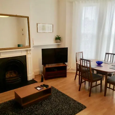 Spacious 2 Bedroom With Free Parking - Jct 27 Cardiff Side Of *