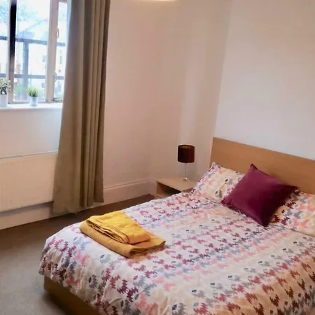 Spacious 2 Bedroom With Free Parking - Jct 27 Cardiff Side Of Apartment Newport (Gwent)