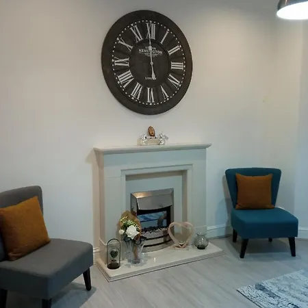 Large Center Based One Bedroom En-suite With Garden Guest house *