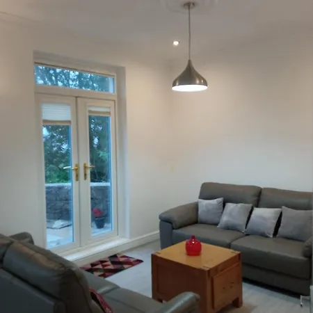 Large Center Based One Bedroom En-suite With Garden Guest house Newport (Gwent)