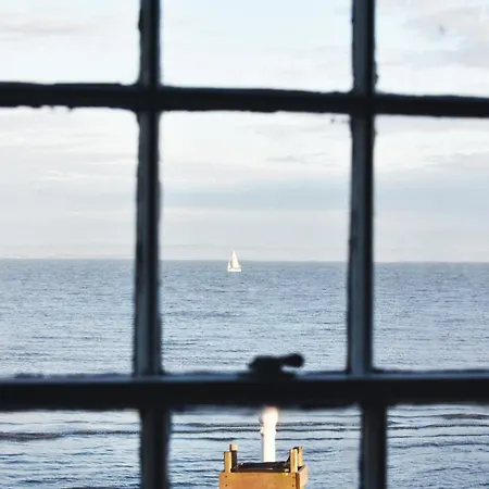 The West Usk Lighthouse Lightkeepers