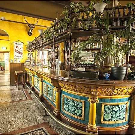 Hotel The Waterloo & Bistro Newport (Gwent)